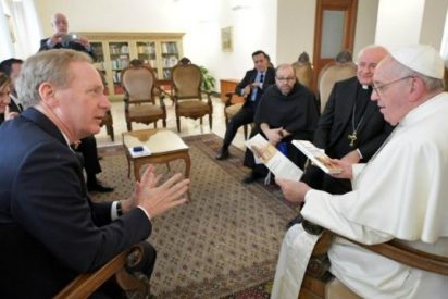 El Papa y el presidente de Microsoft abordan la inteligencia artificial y la brecha digital