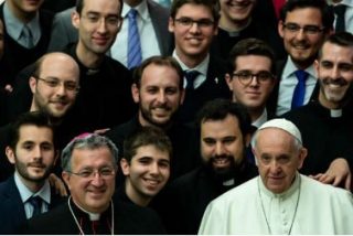 El Papa, a los seminaristas de Getafe: "Si un cura se aleja del pueblo se clericaliza, y eso es una perversi&oacute;n"