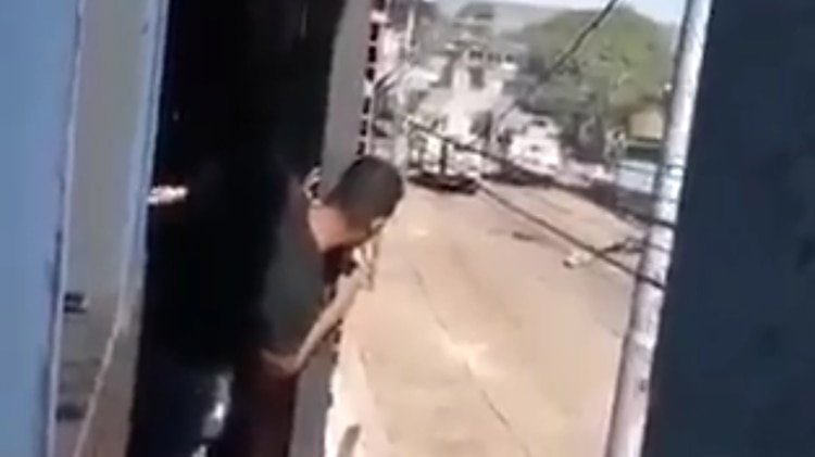 Vídeo: Guardia Nacional chavista ejecuta, sin mediar palabra, al chofer de un camión de ayuda humanitaria