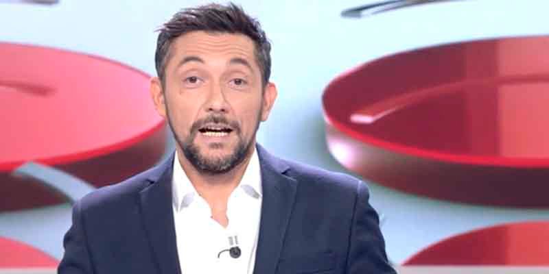 Vean lo que llega a hacer el lamebotas Javier Ruiz para no dedicar ni un minuto a los escándalos de su amo Sánchez