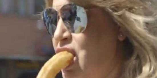 &iquest;C&oacute;mo es posible que Terelu Campos se colara en los Oscar comiendo una porra?