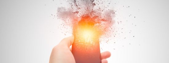 Le explota el tel&eacute;fono m&oacute;vil en el bolsillo del pantal&oacute;n y pasa esto&hellip;