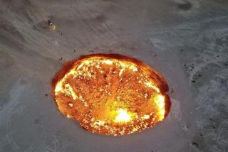 La 'Puerta del Infierno' que arde a 1.000 grados desde hace medio siglo