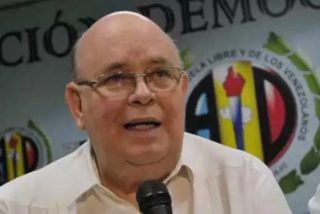 Antonio Ecarri le come terreno a Mario Isea: El embajador de Guaid&oacute; atiende a los pensionados venezolanos