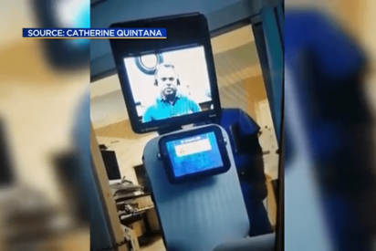 &iexcl;Se entera de que iba a morir a trav&eacute;s de un video transmitido por un robot!