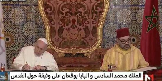 El Papa Francisco 'bendice' el Islam y no tiene una palabra en Marruecos para los cristianos perseguidos en tierras isl&aacute;micas