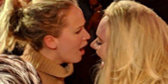 Jennifer Lawrence y Adele la lían parda en un bar gay de Nueva York y el vídeo da la vuelta al mundo