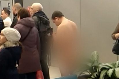 V&iacute;deo: Hombre totalmente desnudo intenta embarcar en un avi&oacute;n