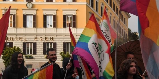 Boicot masivo contra los lujosos hoteles del sult&aacute;n de Brun&eacute;i, quien castiga con lapidaci&oacute;n a los gays