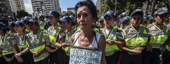 Crisis en Venezuela: La moneda se depreci&oacute; casi el 100% y el salario de 8 millones de ciudadanos est&aacute; por debajo de la pobreza extrema