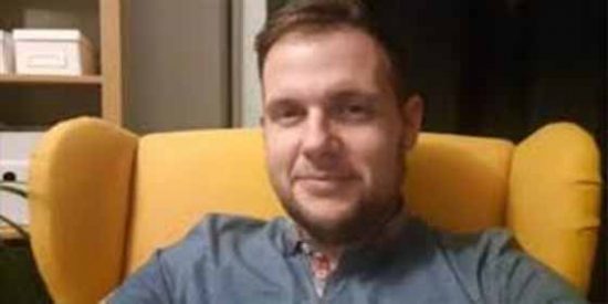 El hombre que pas&oacute; un a&ntilde;o hablando solo en redes sociales y se convirti&oacute; en famoso al admitirlo