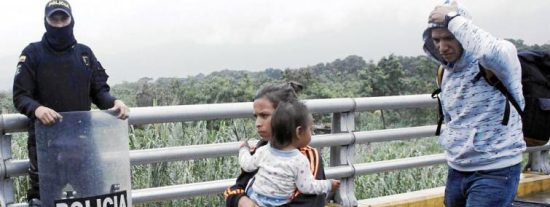 Di&aacute;spora desesperada: Venezolanos recurren a criminales para huir del r&eacute;gimen de Maduro