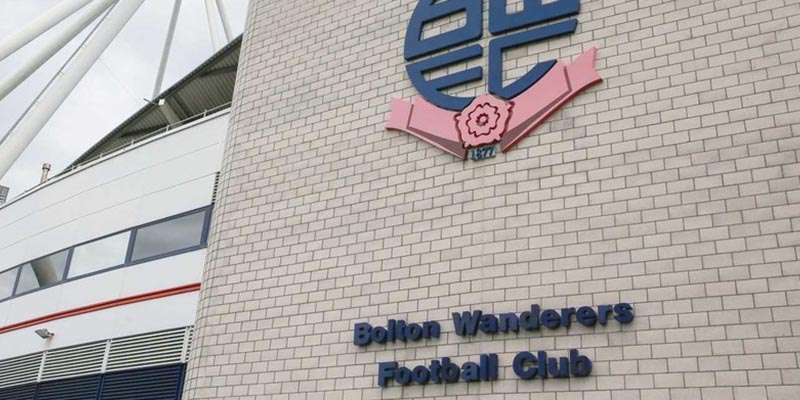 Varios jugadores de un club de fútbol de Inglaterra boicotean un partido por no recibir sus salarios