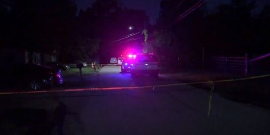 Asesina a balazos al novio de su madre por "infiel"