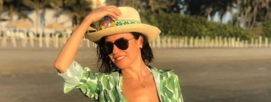 Una presentadora mexicana posa al estilo 'Maluma': En un jacuzzi y con 13 hombres