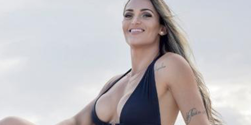 Esta luchadora de la MMA le da una paliza a un salido que se masturbaba mientras la miraba