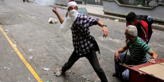 Varios heridos durante la manifestación contra la privatización de la salud y la educación