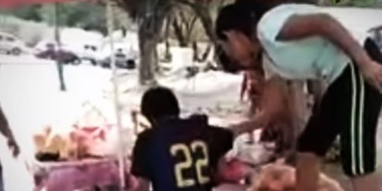 Familia hondure&ntilde;a golpea salvajemente a mexicanos que recolectaban firmas para expulsarlos de su colonia