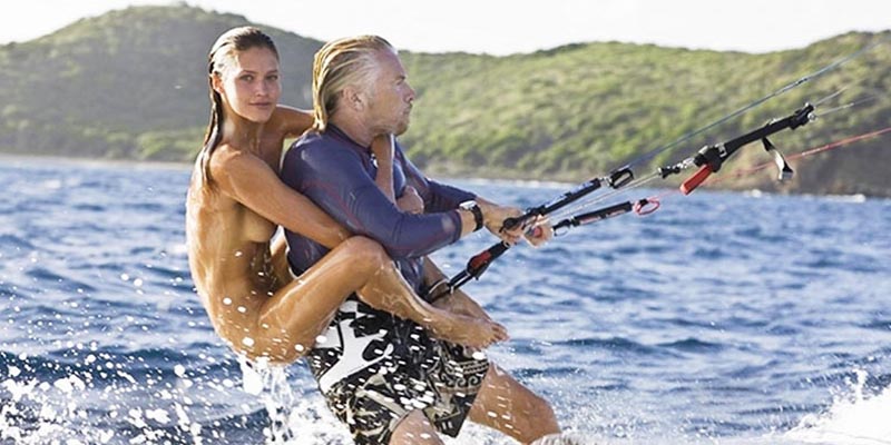 Las 8 claves del &eacute;xito y la felicidad seg&uacute;n Richard Branson: el billonario que surfea y dirige 400 empresas