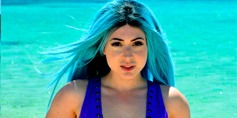 La 'superviviente' Mahi Masegosa deja entrever algo muy &iacute;ntimo con su arriesgado traje de ba&ntilde;o