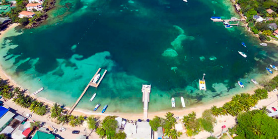 D&oacute;nde darse un chapuz&oacute;n en Roat&aacute;n: West End