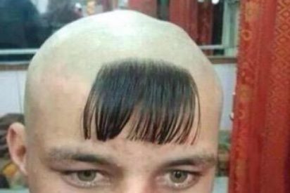 El tipo no queda nada contento con su corte de pelo y pasa esto…