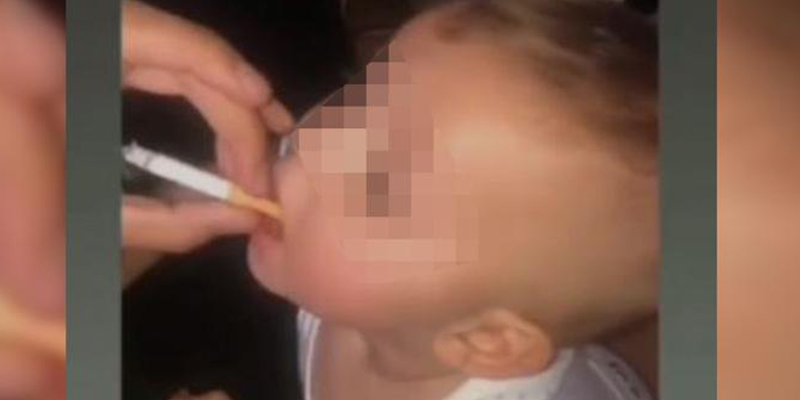 Una madre muy irresponsable da de fumar a su hijo de 11 meses, lo graba y lo sube a Instagram