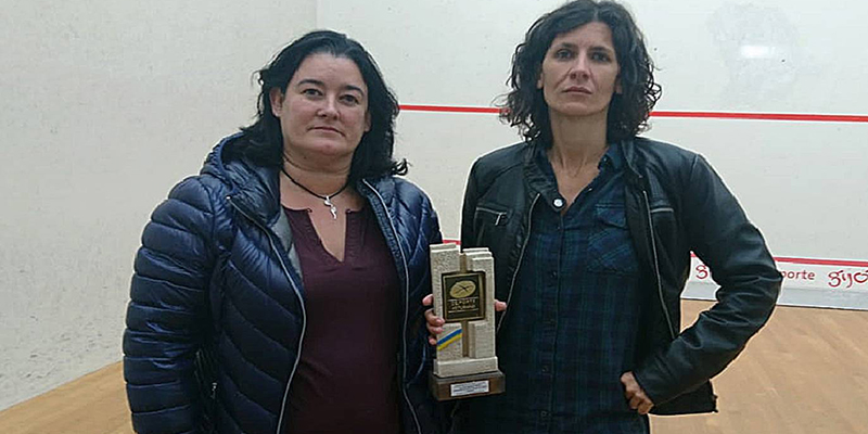 Estas caras se les quedaron a las ganadoras de &lsquo;squash&rsquo; de Asturias al recibir como premio un vibrador y cera depilatoria