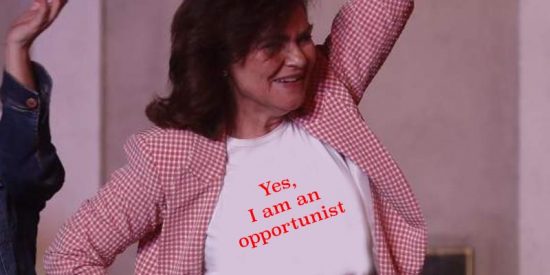 La 'acad&eacute;mica' Carmen Calvo convierte Twitter en un gallinero revolucionado tras subir un mensaje plagado de erratas e incoherencia gramaticales