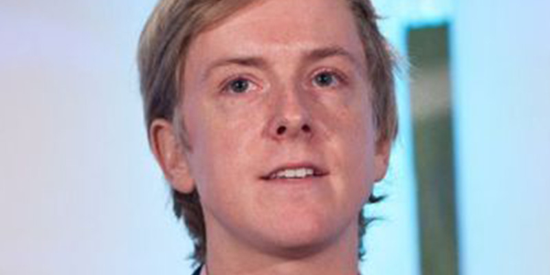 Chris Hughes, cofundador de Facebook, pide que esta sea dividida