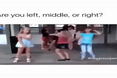 El baile de esta ni&ntilde;a y las caras de las otras dos no tienen precio