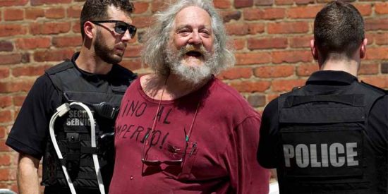 Donald Trump ordena desalojar a los chavistas de la embajada de Venezuela en Washington