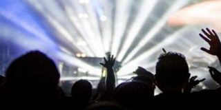 Los locales del ocio de los principales destinos tur&iacute;sticos prev&eacute;n facturar este verano un 0,95% m&aacute;s que en el de 2023