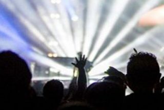 Los locales del ocio de los principales destinos tur&iacute;sticos prev&eacute;n facturar este verano un 0,95% m&aacute;s que en el de 2023