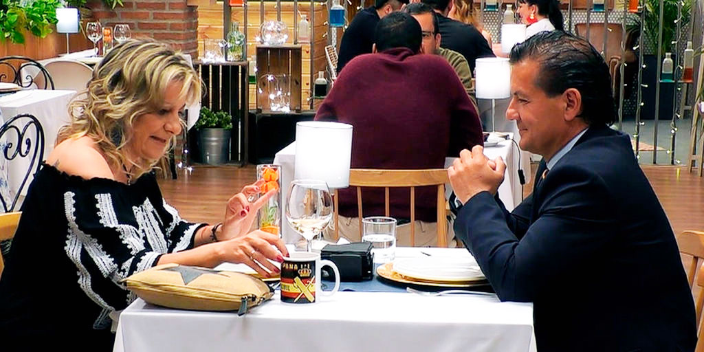 Jose Luis y Sonia, muy patriotas y de derechas, se olvidan tener mano izquierda en su cita en 'Firts Dates'