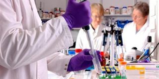 Una vacuna experimental contra el coronavirus muestra una luz al final del t&uacute;nel: "Produce una respuesta inmune"