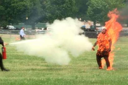 EEUU: Un hombre se prendi&oacute; en fuego delante de la Casa Blanca