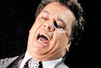 Hijo de Juan Gabriel hasta el gorro: Demandar&aacute; a quien se atreva a insinuar que padre vive