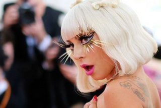 As&iacute; de trillado le queda el 'guachipandusi' a Lady Gaga con este mini bikini