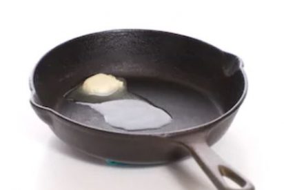sartén con mantequilla