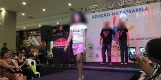 Pol&eacute;mica en Brasil: Organizan un desfile de menores sobre una pasarela para ser adoptados