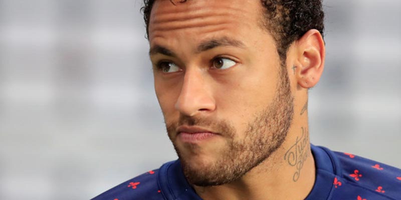 Neymar monta su &laquo;circo&raquo; en el sur de Portugal