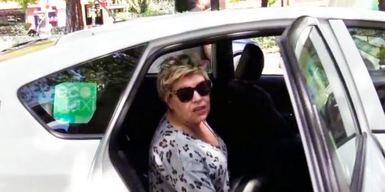 Monumental enfado de Terelu Campos con la prensa al ser sorprendida comprando en una fruter&iacute;a