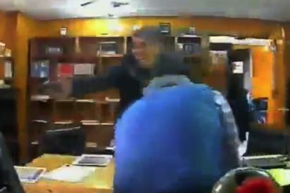 El escalofriante v&iacute;deo de un sicario disparando en la cabeza a un abogado en su propia oficina