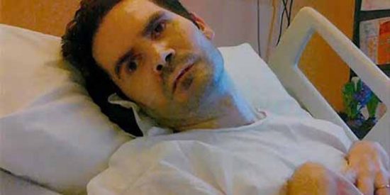 Justicia francesa orden&oacute; reanudar los cuidados al hombre en estado vegetal, la esposa reclama una "muerte digna"