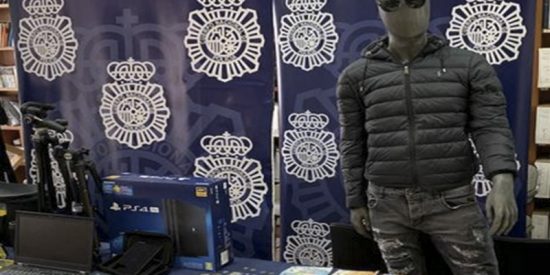 La Polic&iacute;a Nacional detiene a una banda que robaba en casas de M&aacute;laga en las que entraba con las llaves que las v&iacute;ctimas dejaban en el coche