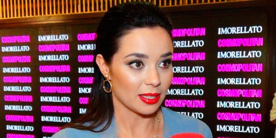 La actriz Dafne Fern&aacute;ndez se desnuda para mostrar su 'momento de relax' y sus fans enloquecen