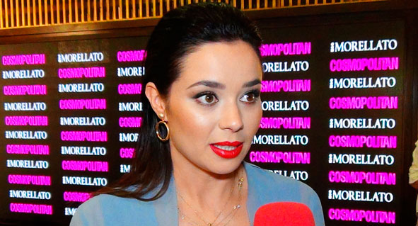 La actriz Dafne Fern&aacute;ndez se desnuda para mostrar su 'momento de relax' y sus fans enloquecen