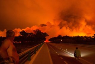 El juez sienta a 3 alcaldes, entre los 10 acusados por el incendio que mat&oacute; a 66 personas en Portugal
