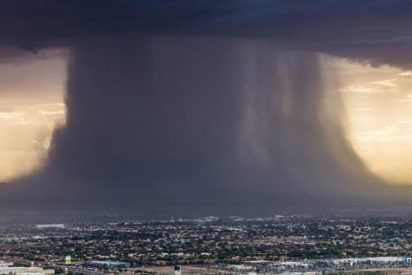 Graban este inquietante aguacero en Taiw&aacute;n que solo cae sobre una parte de una ciudad dejando el resto de sus calles secas